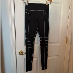 Alo Yoga Black Leggings with White Stitching